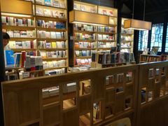 -猫的天空之城概念书店(杭州南宋御街店)