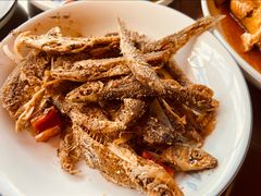 干炸小鱼-芦茨金富饭庄·25年老字号·专做稻草鸡