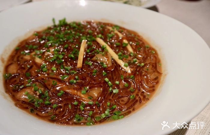 新荣记(南京西路店)沙蒜烧豆面图片