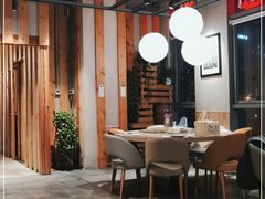 大堂-日进一片海.生腌海鲜火锅.宵夜烧烤(三里屯总店)