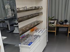 -视野联行眼镜•蔡司•依视路(温江店)