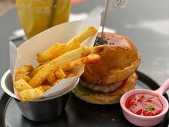 经典手打牛肉堡-龙治汉堡(中华城店)