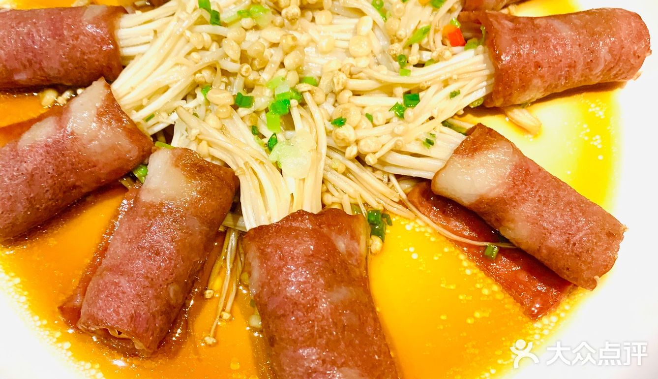 菜品口感也不错，价格也蛮实惠