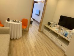 -海豚湾高端月子会所(黄浦店)