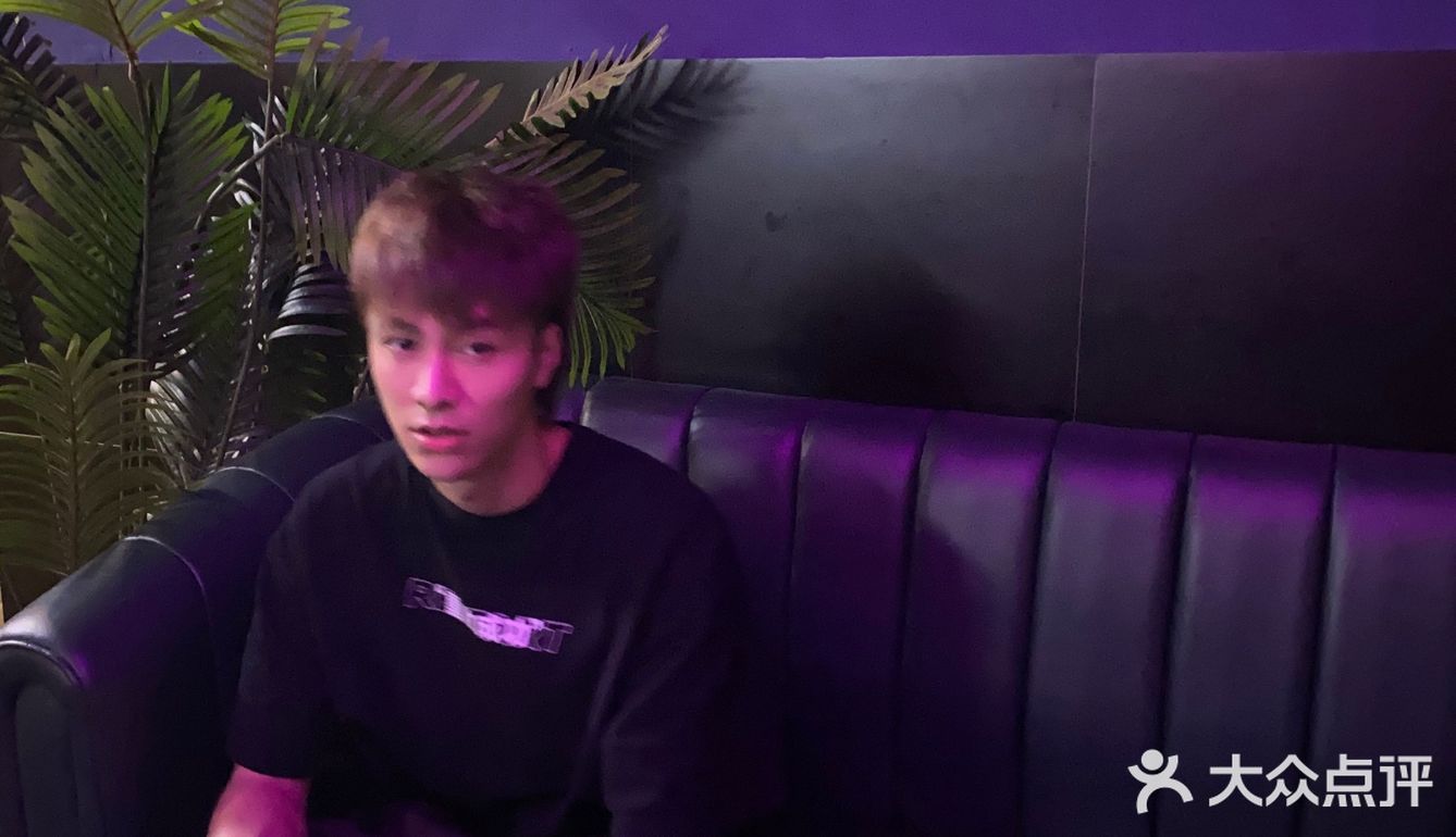 发个以前的探店，一个宝藏酒吧餐厅 服务就有前台小姐姐