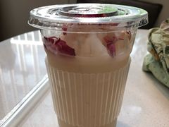 玫瑰荔枝冰沙-EVERNAKED裸蛋糕(SOHO天山店)