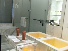 -上海滴水湖皇冠假日酒店