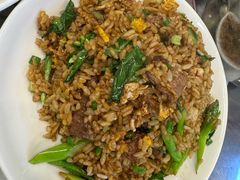 芥兰牛肉炒饭-盛中钰广味小馆