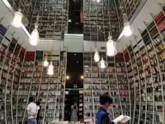 -钟书阁(松江泰晤士小镇店)