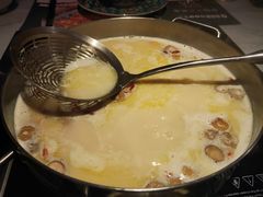 -尚尚仙·酸汤猪手·猪肚鸡火锅(华联万柳购物中心店)