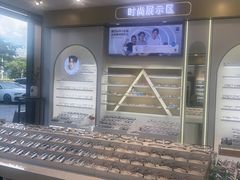 -LOGO眼镜·蔡司品牌折扣店(龙华清湖店)