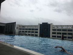 泳池不大，局限于酒店大小-广州天河希尔顿酒店