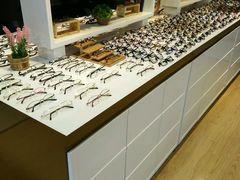 -MiRi眼镜连锁·蔡司·尼康控优点合作店(莘庄店)