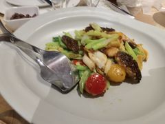 羊肚菌炒大连鲜鲍-北京泰富酒店-柏景轩中餐厅