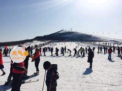 -济南卧虎山滑雪场