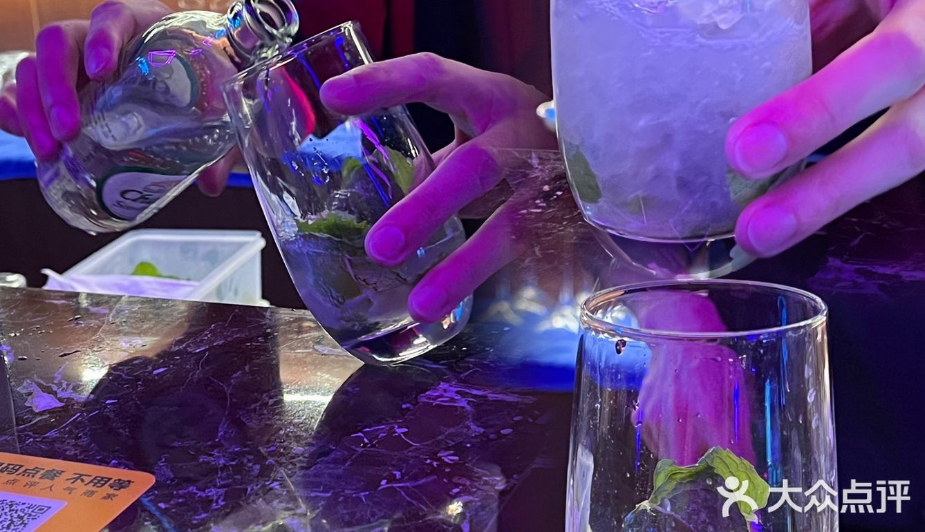 我竟然被这家酒吧的烧烤圈粉了