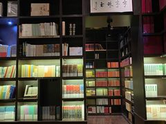 -钟书阁(松江泰晤士小镇店)