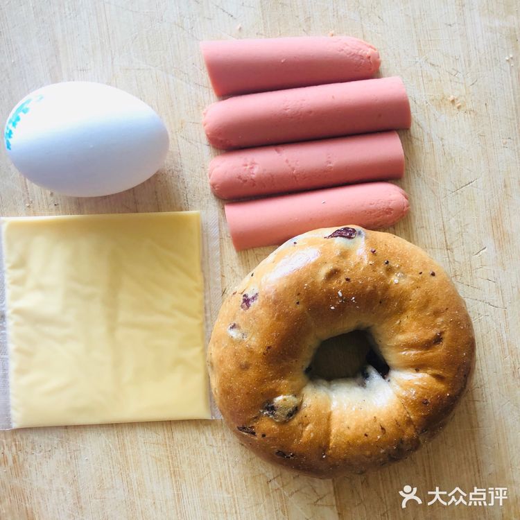 早餐也要能量满满-蓝莓贝果三明治