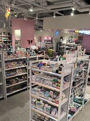 -嗨本可潮玩仓(大兴大悦春风里店)