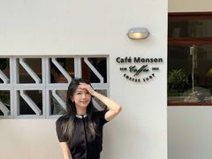 -Café Monson