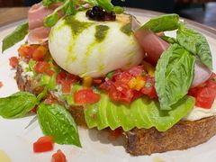牛油果温泉蛋吐司-O'mills Sourdough Bakery&Bistro(永嘉路店)