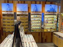 -LOOK眼镜·蔡司依视路配镜(宝山万达店)