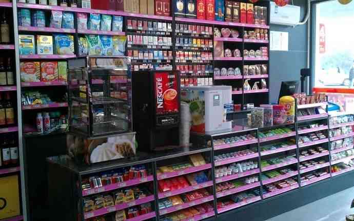 打分 便利店东西很齐全,有时候还会搞活动,现在换工作就很少去那边了