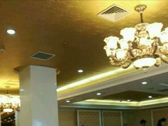 -凤冠假日酒店自助餐