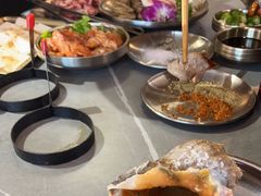 -围炉肉舍•炭烤活鳗•丹东海鲜烤肉(步行街店)