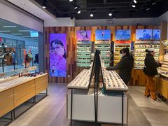 -LOOK眼镜·蔡司依视路配镜(宝山万达店)