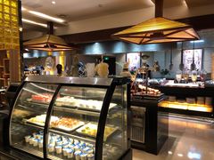 面包甜点陈列柜-南通大饭店·米兰餐厅