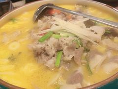 黄金酸汤肥牛-春风十里烧烤音乐吧(实力乐队驻唱三元里店)