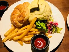 -拉亚汉堡经典餐厅(商城路店)