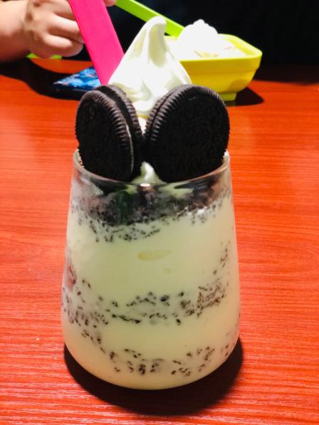 雪人冰淇淋(中山路店)-"工作餐,哈哈 吃过烤肉来吃冰淇淋,二层小.