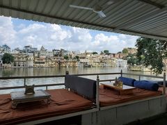 -Lake Shore Hotel & Restaurant