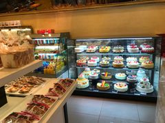 面包甜点陈列柜-金凤成祥(东直门现烤面包店)