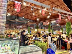 -三亚火车头万人海鲜广场