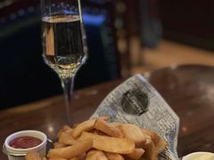-Hooley's活利仕西餐厅(珠江新城店)