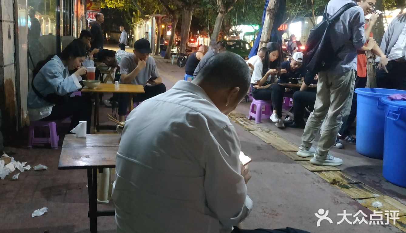 城北生意暴好的晚间小面摊