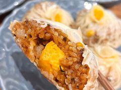 蛋黄芝士纸皮烧麦-鑫震源·苏式大虾生煎(山塘街店)