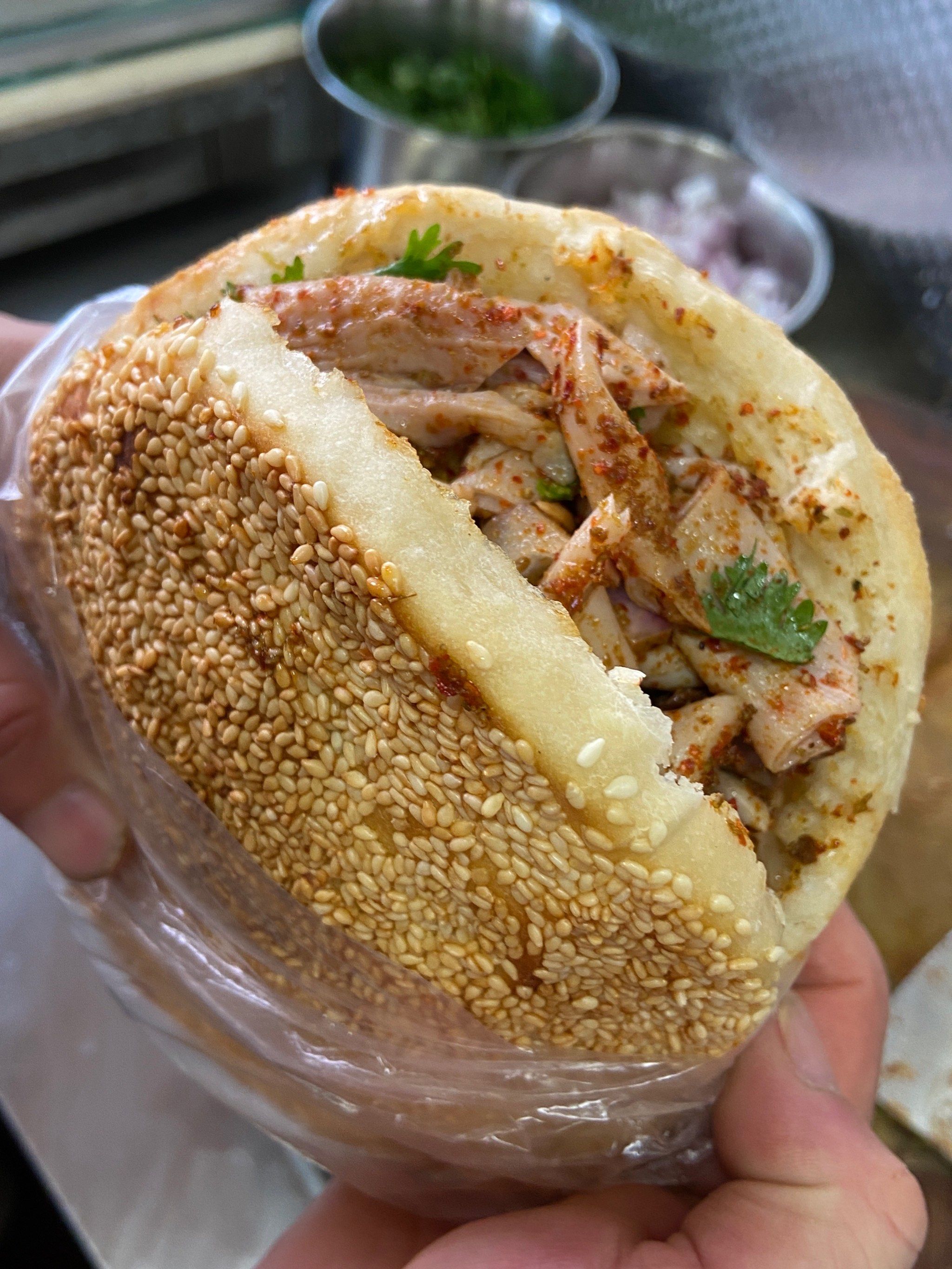 📍丰县烧饼羊盘肠(丰储街建国小区店)
去丰储街吃完酱猪蹄,炸牛排