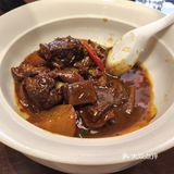 排队有一点，中午一点半还会不断有客人扶老携幼的进来