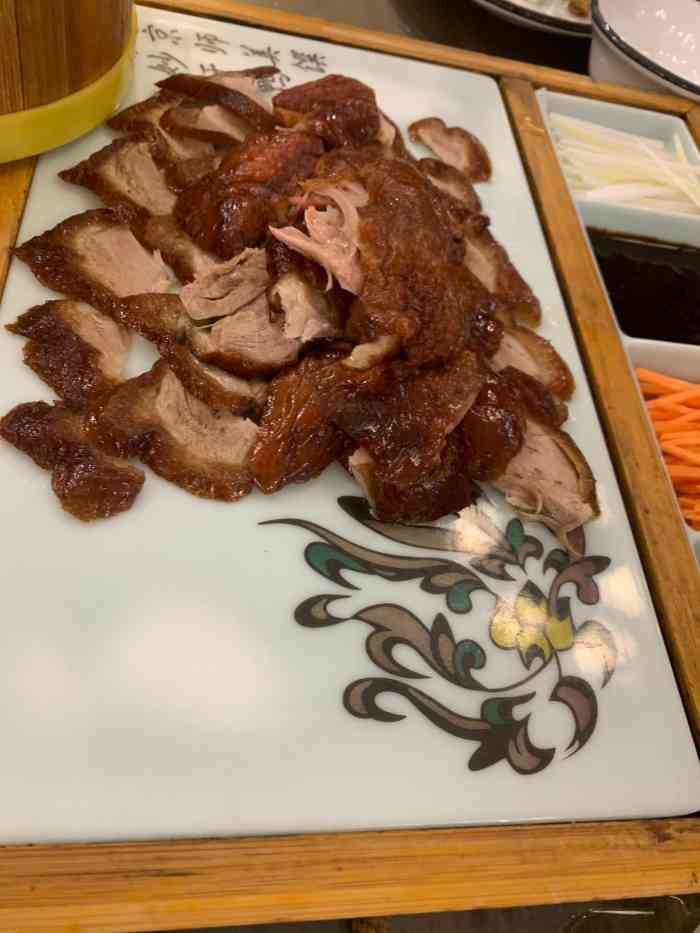 刘记北京烤鸭-"晚上和外婆在家门口吃个便饭,这里干净卫生.
