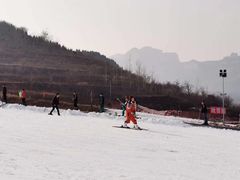 -济南卧虎山滑雪场