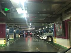 -皇庭广场-地下停车场