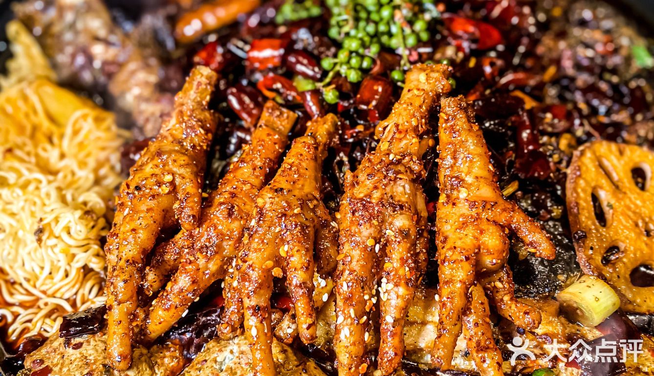 🆘在绝美的星空下，🌃吃经典麻辣烤鱼就问你燃不燃