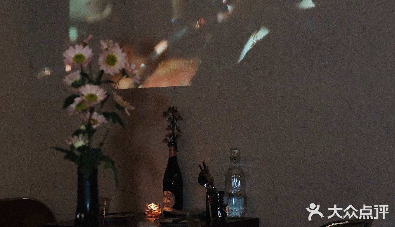 谁懂😅在小而美的bistro看了一晚上繁花