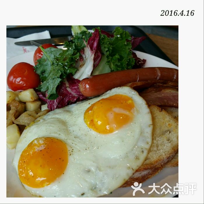 培根火腿煎蛋早午餐