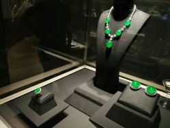 -北京七彩云南翡翠珠宝旗舰店(月坛店)