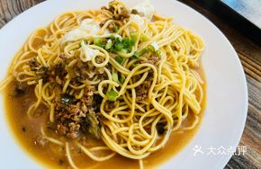 Pork and Sunflower Seed Iron Plate Noodles